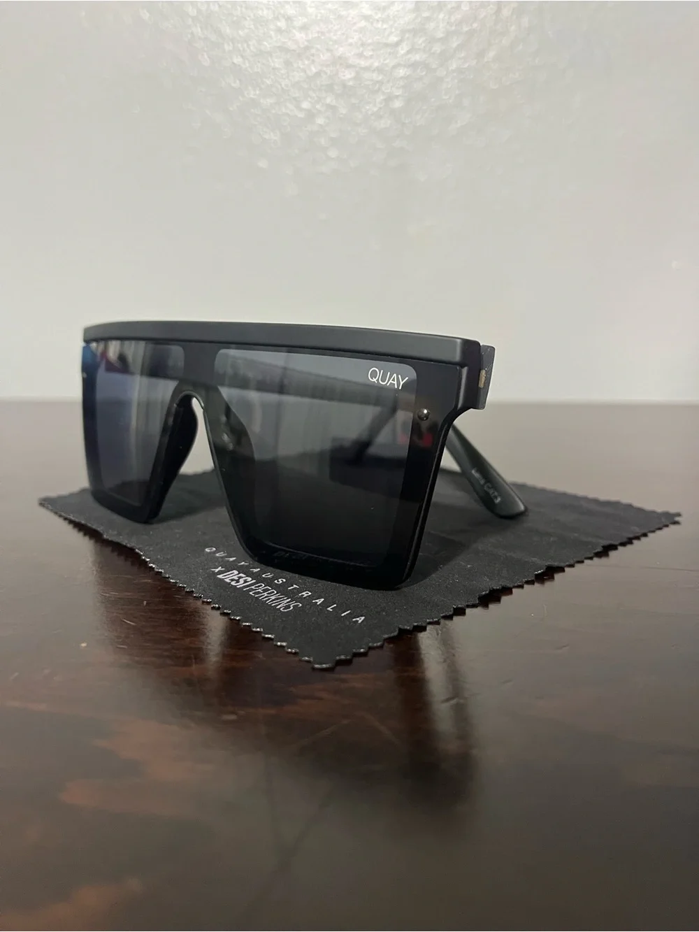 Quay Australia Shield Sunglasses w/case - Black